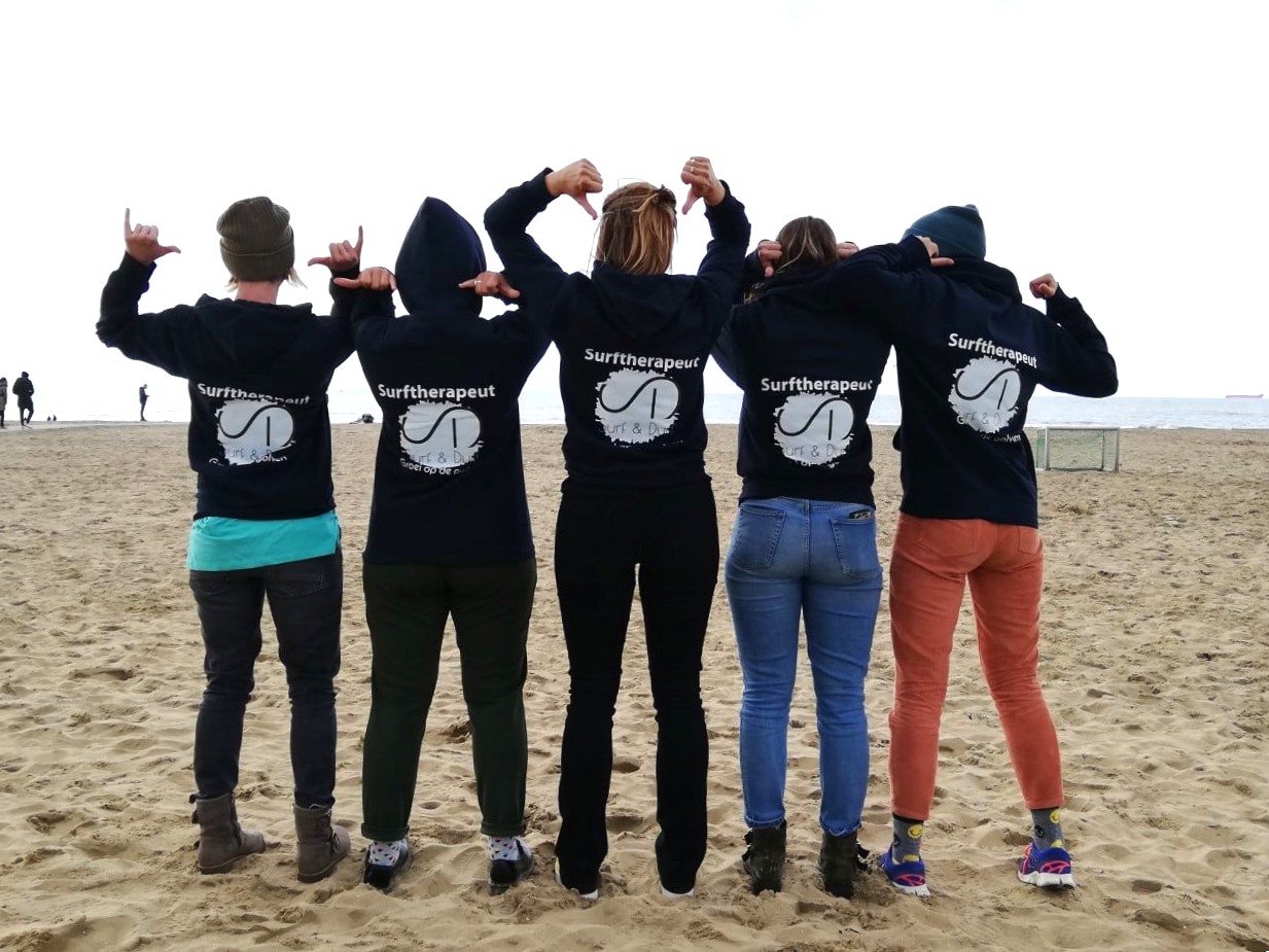 Surftherapie op het strand van Scheveningen